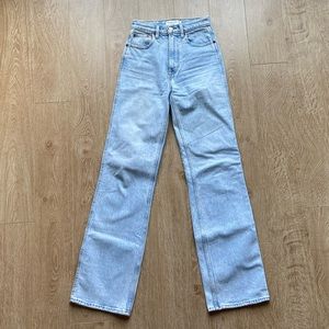 Abercrombie Ultra High Rise 90s Relaxed Jean, Light Wash